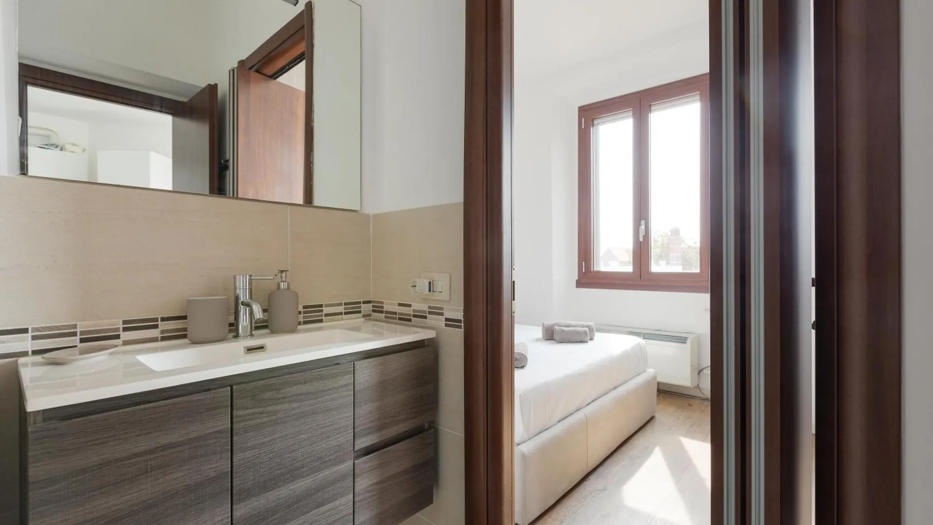 Apt Darsena Navigli - Porta Genova M2 밀라노 아파트